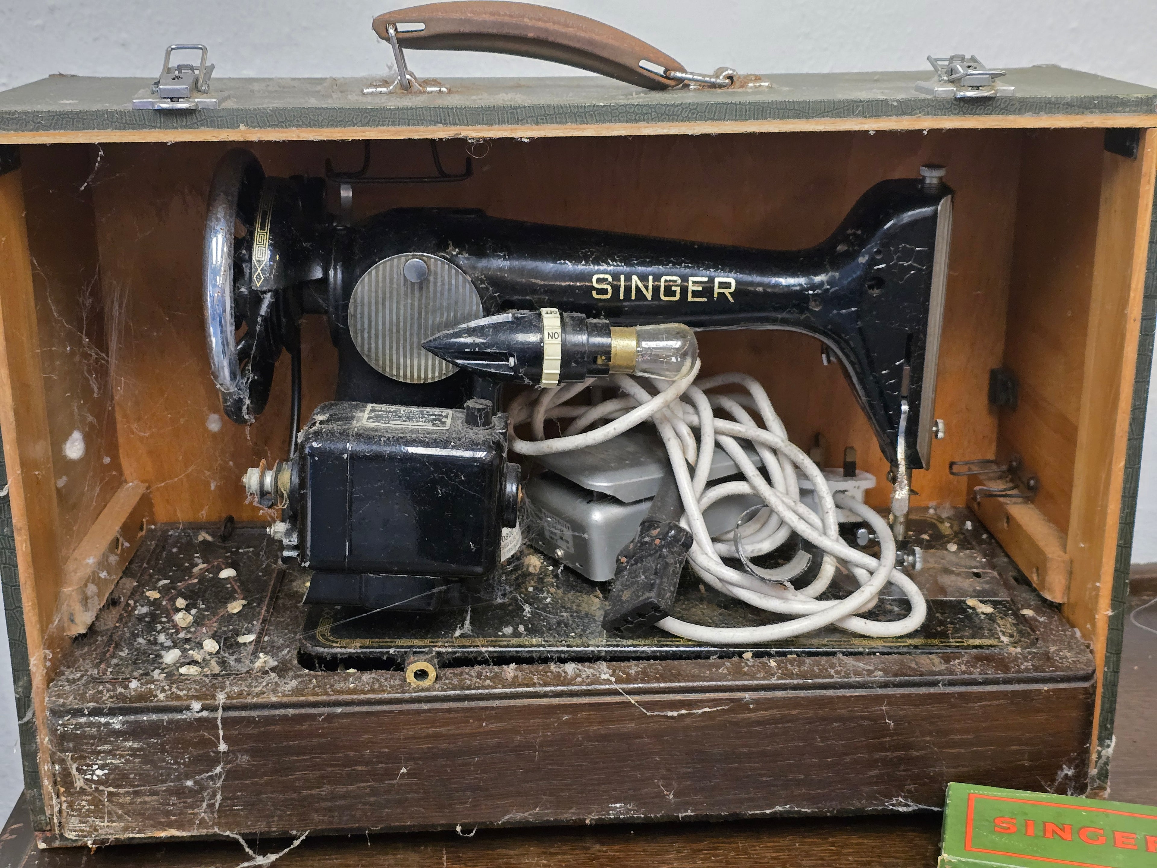 Singer Sewing Machine, Electric